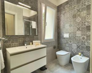 Koupelna v ubytování La Corte dei Colombi - GUEST HOUSE + 7 fotografií