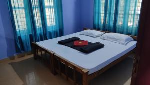 Een bed of bedden in een kamer bij Misty Holiday Home