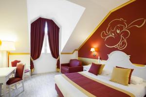 a hotel room with a large bed and a large window at Gardaland Hotel in Castelnuovo del Garda