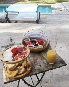 a table with two plates of food and a glass of orange juice at maison d'hôtes 2 personnes les deux esprits libres in Claira