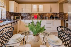 Køkken eller tekøkken på Homebird Property - Carter Knowle House #2