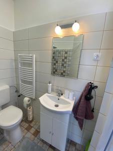 Kúpeľňa v ubytovaní RÁD-VÁR Apartmanház