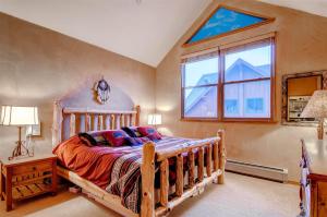 Black Bear Lodge 3 Bedroom Condo In River Run Village房間的床