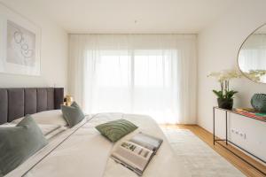 Posteľ alebo postele v izbe v ubytovaní GRÜN & URBAN - direkt an der Therme - 15 Minuten ins Zentrum
