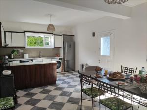 Kuchyň nebo kuchyňský kout v ubytování Olive Hill House