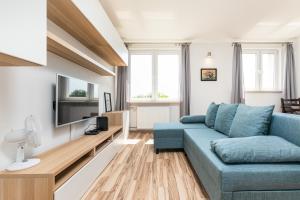 Televízia a/alebo spoločenská miestnosť v ubytovaní Podchorążych 41 by Homeprime