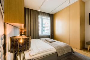 Łóżko lub łóżka w pokoju w obiekcie Apartament nad jeziorem Długim Leśna # 28