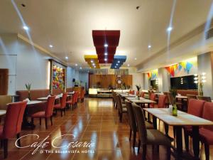 The Bellavista Hotel tesisinde bir restoran veya yemek mekanı