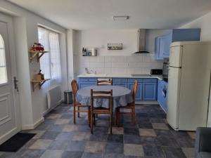 Kuchyňa alebo kuchynka v ubytovaní Maison de ville Ty Richarzh, 2 chambres, 4 personnes