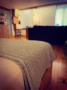 Uma cama ou camas num quarto em Viela alojamentos Amarante