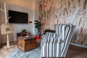 TV a/nebo společenská místnost v ubytování Bed & Breakfast Bakker Meijer