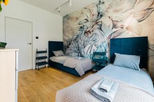 Łóżko lub łóżka w pokoju w obiekcie Apartament nad jeziorem Długim Leśna # 28