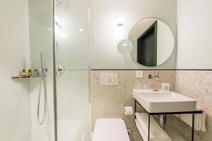 Un baño de Hotel D Bulle - La Gruyère