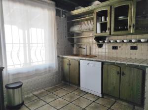 Kuchyňa alebo kuchynka v ubytovaní CERCADO DEL MEDIO, CHALET con PISCINA PRIVADA