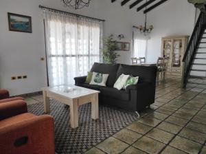 Posedenie v ubytovaní CERCADO DEL MEDIO, CHALET con PISCINA PRIVADA
