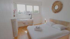 Postel nebo postele na pokoji v ubytování Spacieux appartement avec Balcons, 4 chambres, espace & confort, Centre Gare