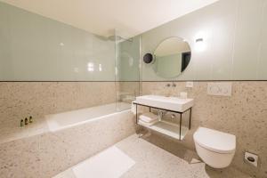 Un baño de Hotel D Bulle - La Gruyère