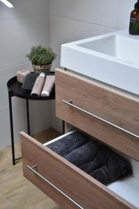 Bed en Breakfast Studio Raif - Authentiek en sfeervol overnachten客房内的一张或多张床位