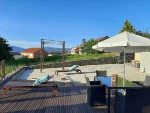 Fotografie z fotogalerie ubytování Casa Machina casa con amplia terraza y barbacoa v destinaci Carnota
