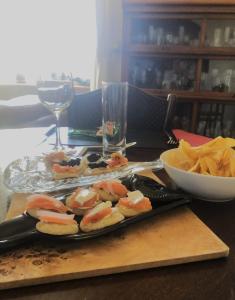 a table with a plate of sushi and a bowl of chips at La Verrerie de Guerlédan in Caurel
