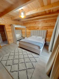 Postel nebo postele na pokoji v ubytování Villa Butterfly Valdanos + 20 fotografií