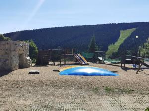 Bazén v ubytování Hotel Červenohorské sedlo nebo v jeho okolí