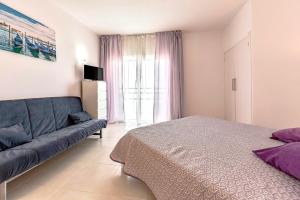 Postel nebo postele na pokoji v ubytování Sweet View Study - Playa Paraiso Tenerife + 18 fotografií