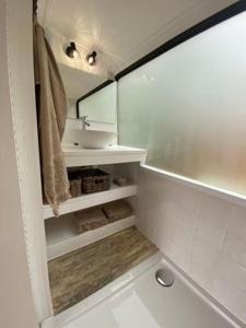 Ein Badezimmer in der Unterkunft Algarve Olive Tree Lodge
