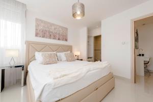 Posteľ alebo postele v izbe v ubytovaní URBAN LUXURY APARTMENT