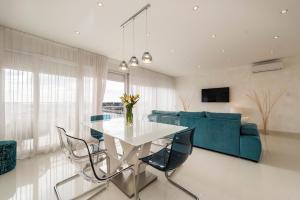 Posedenie v ubytovaní URBAN LUXURY APARTMENT
