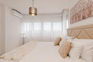 Posteľ alebo postele v izbe v ubytovaní URBAN LUXURY APARTMENT