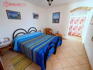Postel nebo postele na pokoji v ubytování HibiscusUno Tropea Residence