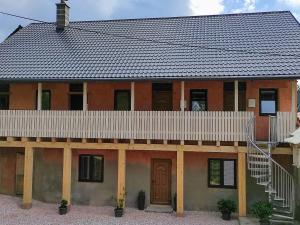 Budova, v ktorej sa apartmán nachádza