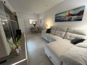 een woonkamer met een bank en een tafel bij New build modern ap 4 min walk to the beach and Marbella old town in Marbella