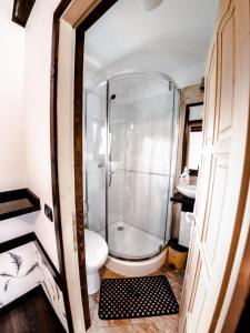 Et badeværelse på Pensiunea Alyna