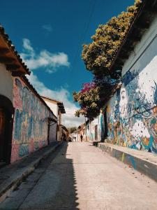 a street with graffiti on the side of a building at Casa Boutique 55 in San Cristóbal de Las Casas
