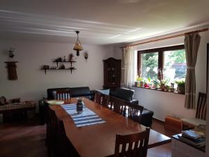 a living room with a table and chairs and a dining room at Pensiunea Daria Putna in Putna