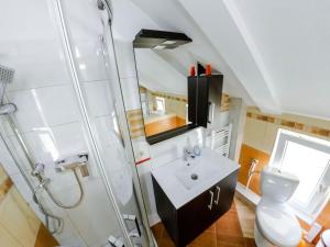 Et badeværelse på Pensiunea Alyna + 49 billeder