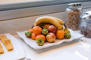 a plate of fruit on a table with a banana at Gran Hotel Dakar in Mendoza