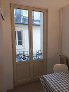 Łóżko lub łóżka w pokoju w obiekcie Le Carnot, à deux pas du centre ville
