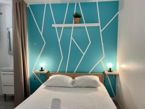 Posteľ alebo postele v izbe v ubytovaní LE CLOS CHASSAING N1 - Wifi - Centre ville-PROPERTY RENTAL NM