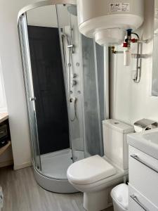 Kúpeľňa v ubytovaní LE CLOS CHASSAING N1 - Wifi - Centre ville-PROPERTY RENTAL NM