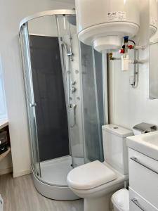 Kúpeľňa v ubytovaní LE CLOS CHASSAING N1 - Wifi - Centre ville-PROPERTY RENTAL NM + 37 fotografií