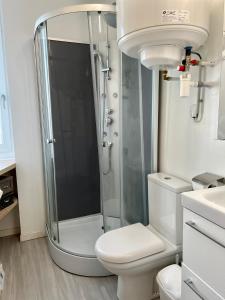 Kúpeľňa v ubytovaní LE CLOS CHASSAING N1 - Wifi - Centre ville-PROPERTY RENTAL NM