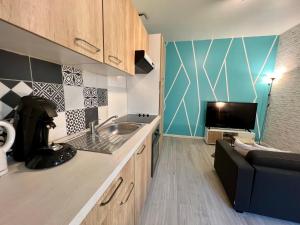 Kuchyňa alebo kuchynka v ubytovaní LE CLOS CHASSAING N1 - Wifi - Centre ville-PROPERTY RENTAL NM