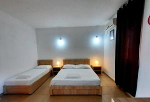 A bed or beds in a room at Apartments Alavana