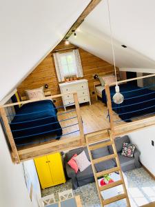an overhead view of a tiny house with a loft at Domek TRZY BABY in Dołgie