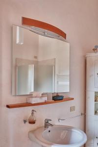 a bathroom with a sink and a mirror at Villa Caotorta in Ponzano Veneto