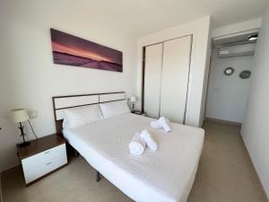 Posteľ alebo postele v izbe v ubytovaní Ático Bahía del Sol en Calpe con impresionantes vistas - Inmodream Calpe