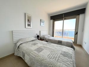 Posteľ alebo postele v izbe v ubytovaní Ático Bahía del Sol en Calpe con impresionantes vistas - Inmodream Calpe